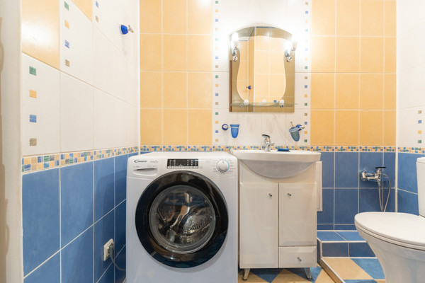 Продам трехкомнатную (3-комн.) квартиру, Меридианная ул, 12, Казань г