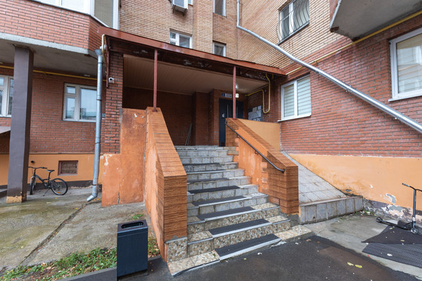 Продам трехкомнатную (3-комн.) квартиру, Меридианная ул, 12, Казань г