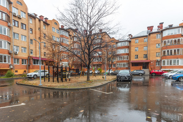 Продам трехкомнатную (3-комн.) квартиру, Меридианная ул, 12, Казань г