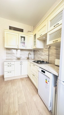 Продам двухкомнатную (2-комн.) квартиру, Большеохтинский пр-кт, 39, Санкт-Петербург г