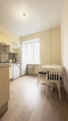 Продам двухкомнатную (2-комн.) квартиру, Большеохтинский пр-кт, 39, Санкт-Петербург г