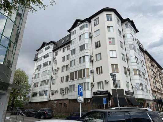 Продам трехкомнатную (3-комн.) квартиру, Пушкина ул, 35а, Нальчик г
