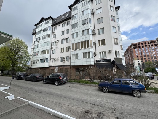 Продам трехкомнатную (3-комн.) квартиру, Пушкина ул, 35а, Нальчик г
