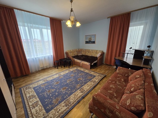 Продам трехкомнатную (3-комн.) квартиру, Черкасская ул, 85, Краснодар г