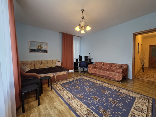 Продам трехкомнатную (3-комн.) квартиру, Черкасская ул, 85, Краснодар г