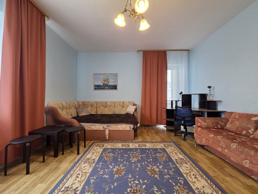 Продам трехкомнатную (3-комн.) квартиру, Черкасская ул, 85, Краснодар г