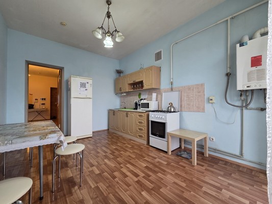 Продам трехкомнатную (3-комн.) квартиру, Черкасская ул, 85, Краснодар г