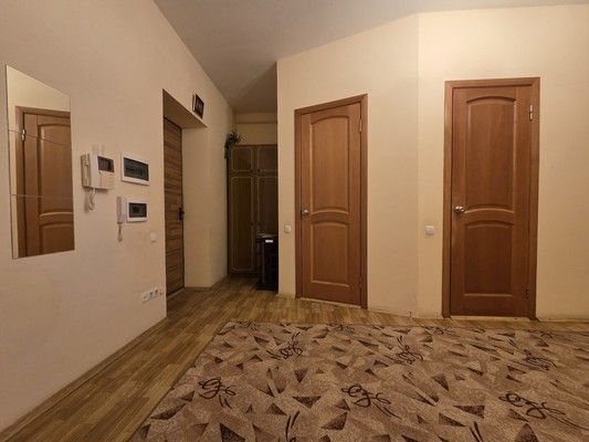Продам трехкомнатную (3-комн.) квартиру, Черкасская ул, 85, Краснодар г