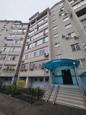 Продам трехкомнатную (3-комн.) квартиру, Черкасская ул, 85, Краснодар г