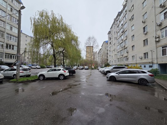 Продам трехкомнатную (3-комн.) квартиру, Черкасская ул, 85, Краснодар г