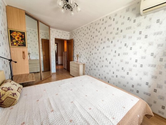 Продам трехкомнатную (3-комн.) квартиру, Зур Урам ул, 10, Казань г