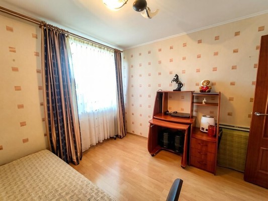 Продам трехкомнатную (3-комн.) квартиру, Зур Урам ул, 10, Казань г