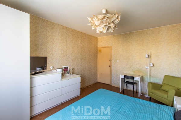Продам трехкомнатную (3-комн.) квартиру, Планерная ул, 71к3, Санкт-Петербург г