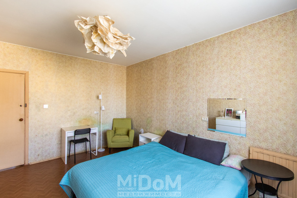 Продам трехкомнатную (3-комн.) квартиру, Планерная ул, 71к3, Санкт-Петербург г