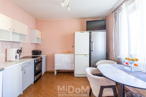 Продам трехкомнатную (3-комн.) квартиру, Планерная ул, 71к3, Санкт-Петербург г