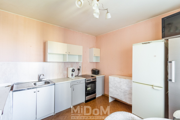 Продам трехкомнатную (3-комн.) квартиру, Планерная ул, 71к3, Санкт-Петербург г
