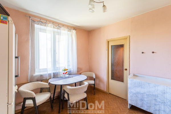 Продам трехкомнатную (3-комн.) квартиру, Планерная ул, 71к3, Санкт-Петербург г