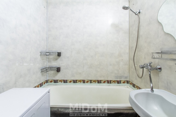 Продам трехкомнатную (3-комн.) квартиру, Планерная ул, 71к3, Санкт-Петербург г