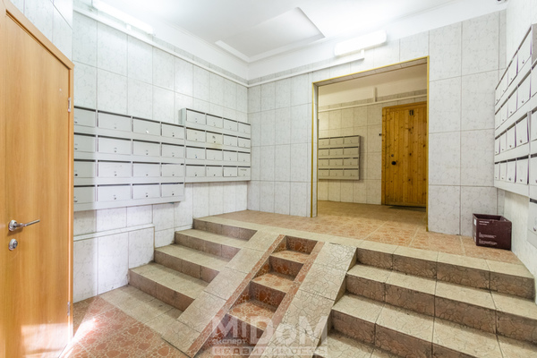 Продам трехкомнатную (3-комн.) квартиру, Планерная ул, 71к3, Санкт-Петербург г