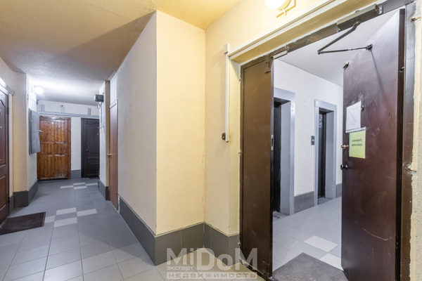 Продам трехкомнатную (3-комн.) квартиру, Планерная ул, 71к3, Санкт-Петербург г