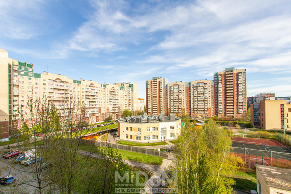 Продам трехкомнатную (3-комн.) квартиру, Планерная ул, 71к3, Санкт-Петербург г