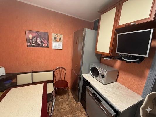 Продам трехкомнатную (3-комн.) квартиру, Хабаровская ул, 48к1, Симферополь г