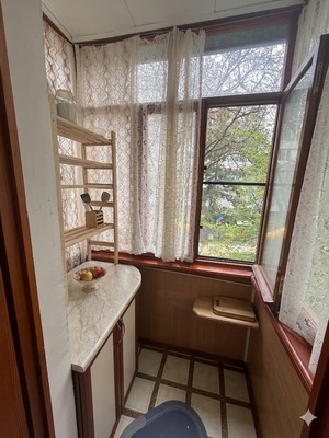 Продам трехкомнатную (3-комн.) квартиру, Хабаровская ул, 48к1, Симферополь г