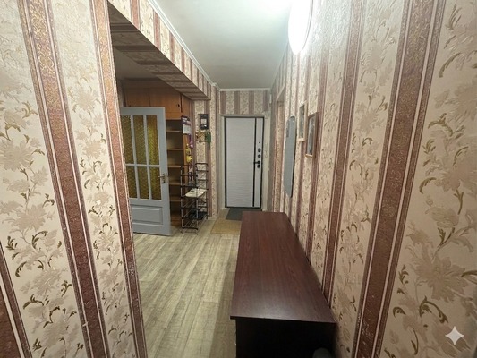 Продам трехкомнатную (3-комн.) квартиру, Хабаровская ул, 48к1, Симферополь г
