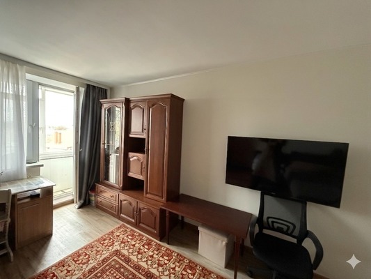 Продам трехкомнатную (3-комн.) квартиру, Хабаровская ул, 48к1, Симферополь г