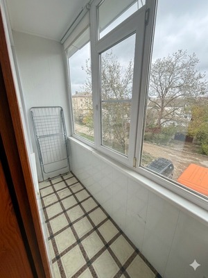 Продам трехкомнатную (3-комн.) квартиру, Хабаровская ул, 48к1, Симферополь г