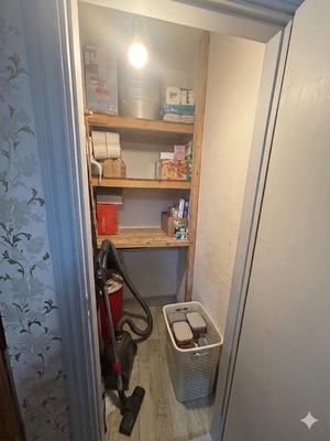 Продам трехкомнатную (3-комн.) квартиру, Хабаровская ул, 48к1, Симферополь г