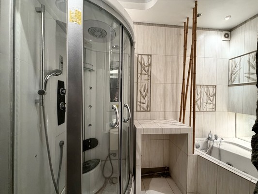 Продам трехкомнатную (3-комн.) квартиру, 7-я Линия ул, 15, Брянск г