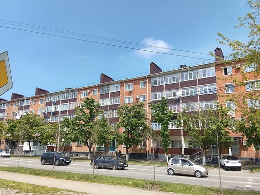 Продам трехкомнатную (3-комн.) квартиру, Пионерская ул, 374кА, Майкоп г