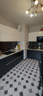 Продам трехкомнатную (3-комн.) квартиру, Петровский б-р, 11к2, Мурино п