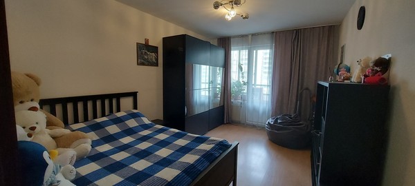 Продам трехкомнатную (3-комн.) квартиру, Петровский б-р, 11к2, Мурино п