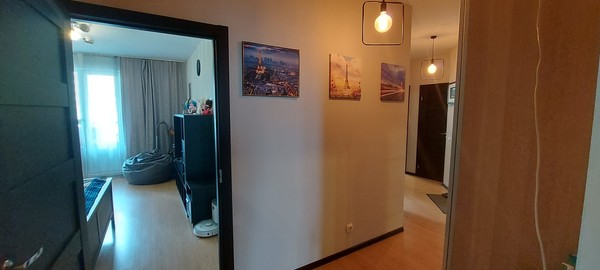 Продам трехкомнатную (3-комн.) квартиру, Петровский б-р, 11к2, Мурино п