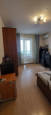 Продам трехкомнатную (3-комн.) квартиру, Петровский б-р, 11к2, Мурино п