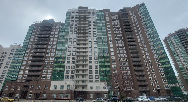 Продам трехкомнатную (3-комн.) квартиру, Петровский б-р, 11к2, Мурино п