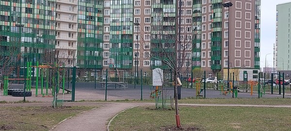Продам трехкомнатную (3-комн.) квартиру, Петровский б-р, 11к2, Мурино п
