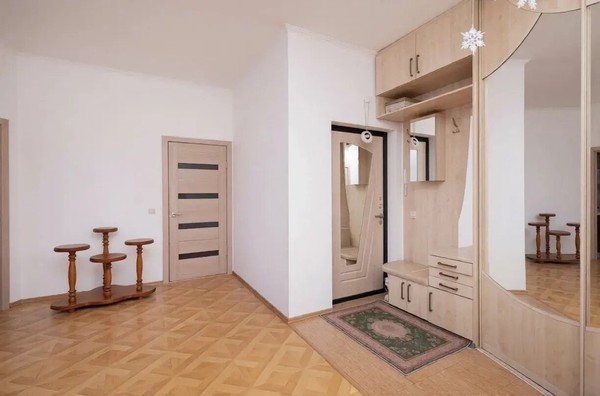 Продам двухкомнатную (2-комн.) квартиру, Промышленная ул, 13к2, Ханты-Мансийск г