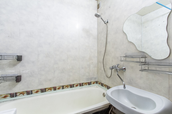 Продам трехкомнатную (3-комн.) квартиру, Планерная ул, 71к3, Санкт-Петербург г