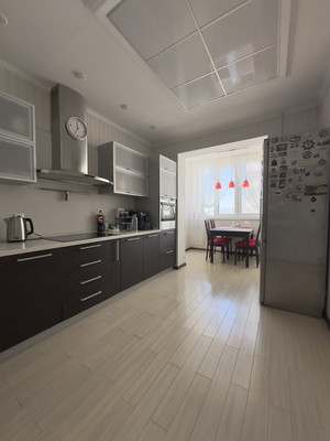 Продам трехкомнатную (3-комн.) квартиру, Дзержинского пр-кт, 230, Новороссийск г