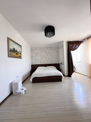 Продам трехкомнатную (3-комн.) квартиру, Дзержинского пр-кт, 230, Новороссийск г