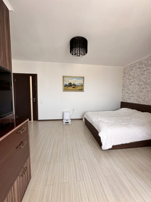 Продам трехкомнатную (3-комн.) квартиру, Дзержинского пр-кт, 230, Новороссийск г