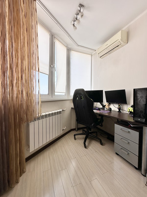 Продам трехкомнатную (3-комн.) квартиру, Дзержинского пр-кт, 230, Новороссийск г