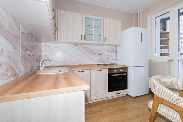 Продам двухкомнатную (2-комн.) квартиру, Закаменский мкр, 16, Новосибирск г
