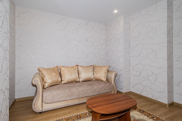 Продам двухкомнатную (2-комн.) квартиру, Закаменский мкр, 16, Новосибирск г