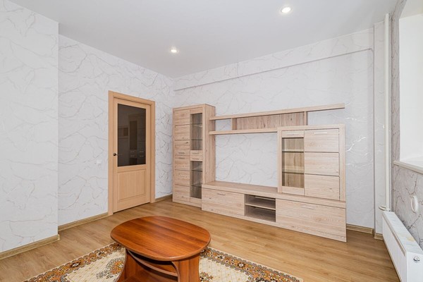 Продам двухкомнатную (2-комн.) квартиру, Закаменский мкр, 16, Новосибирск г