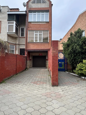 Продам машиноместо 19,2 м2, Розы Люксембург ул, 168-170, Армавир г