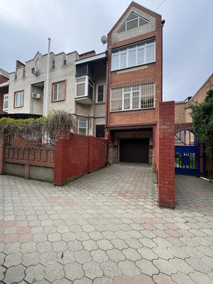 Продам машиноместо 19,2 м2, Розы Люксембург ул, 168-170, Армавир г